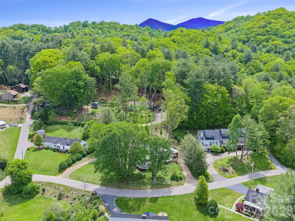 309 Hillside Drive Burnsville NC 28714