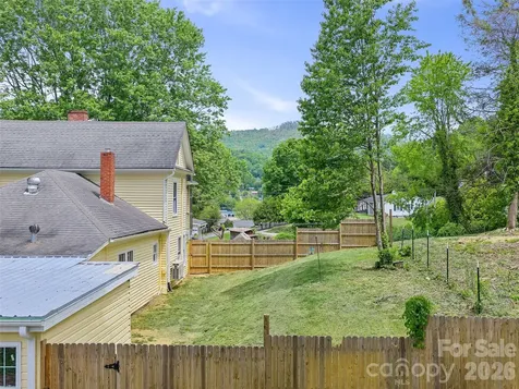 309 Hillside Drive Burnsville NC 28714