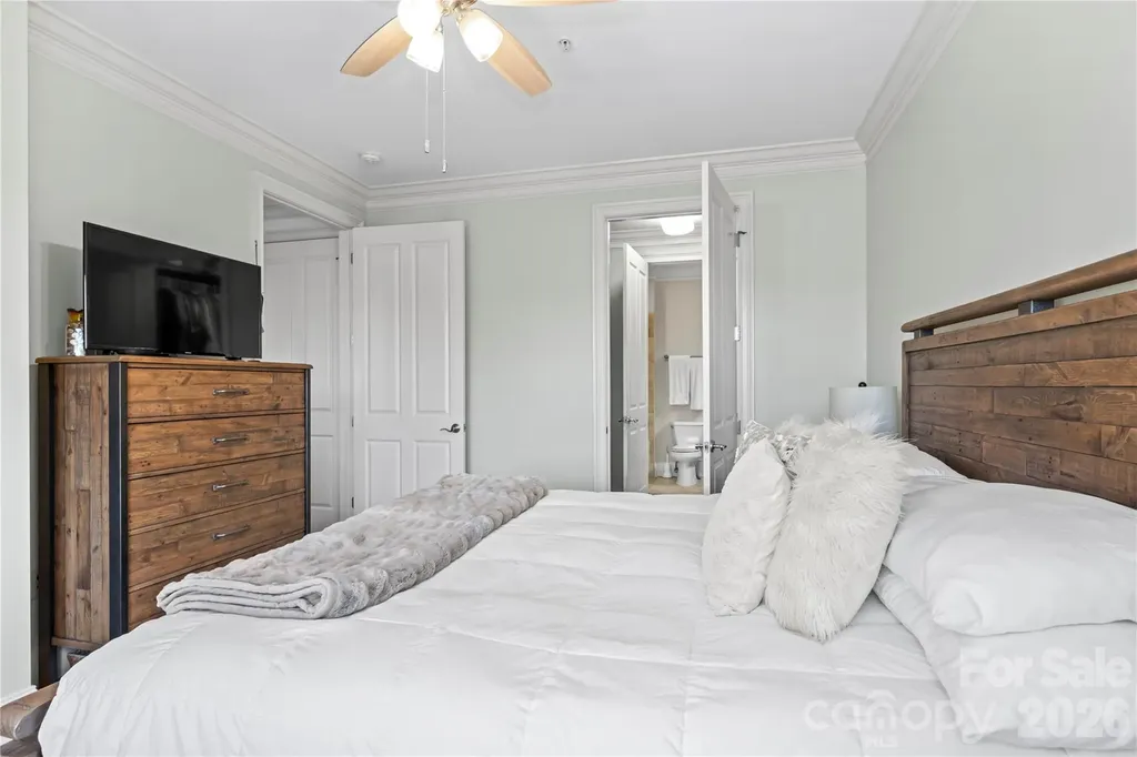 350 E Allen Street Hendersonville NC 28792
