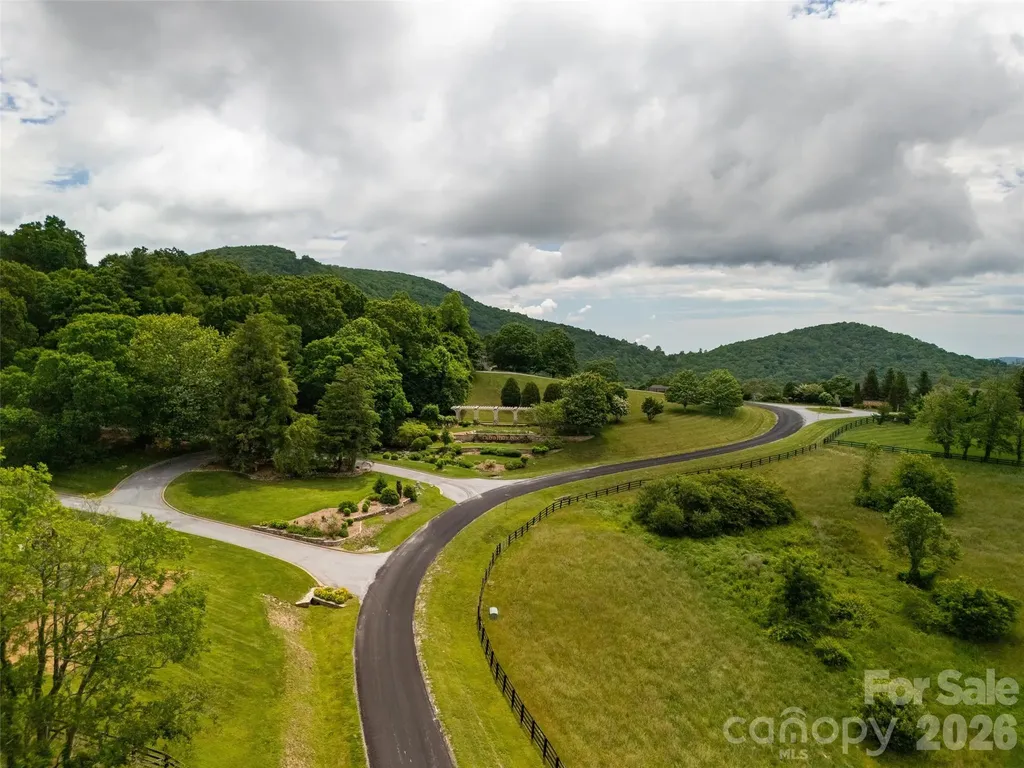 189 Dancing Bear Drive Hendersonville NC 28792