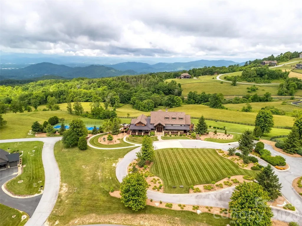 189 Dancing Bear Drive Hendersonville NC 28792