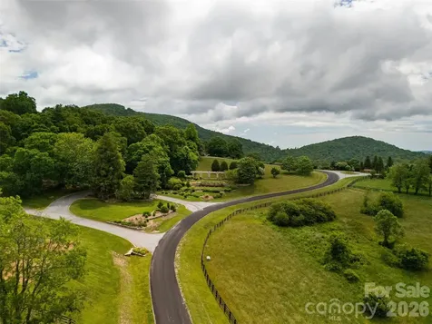 189 Dancing Bear Drive Hendersonville NC 28792