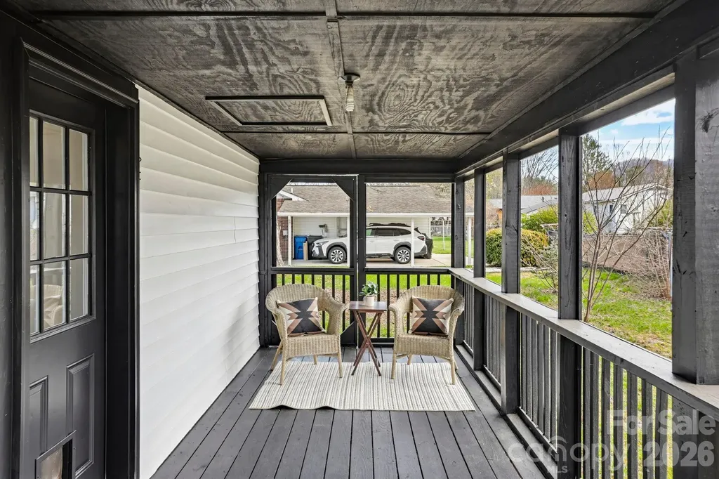26 Francis Street Waynesville NC 28786