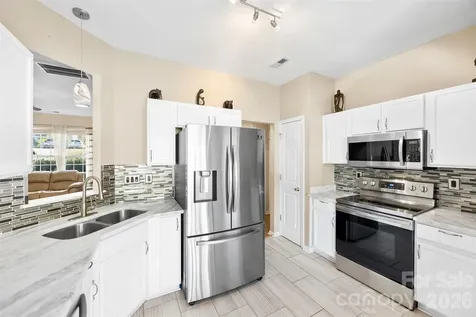 624 Cliffs Inn Circle Charlotte NC 28214