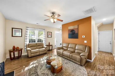 624 Cliffs Inn Circle Charlotte NC 28214