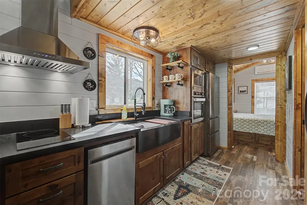 122 Mountain Breeze Ridge Scaly Mountain NC 28775
