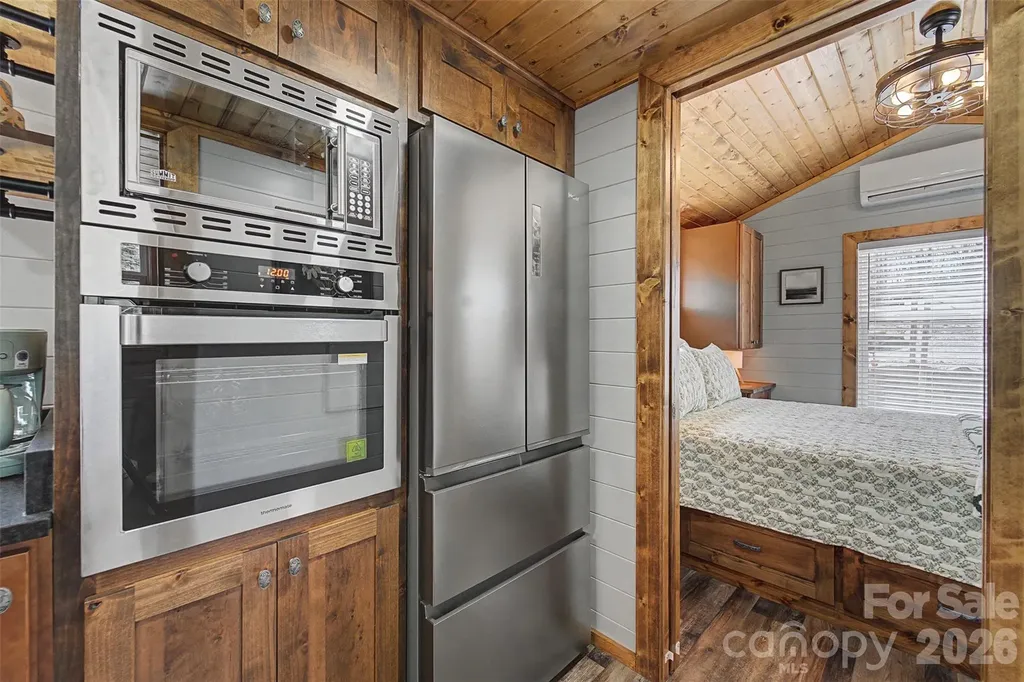 122 Mountain Breeze Ridge Scaly Mountain NC 28775