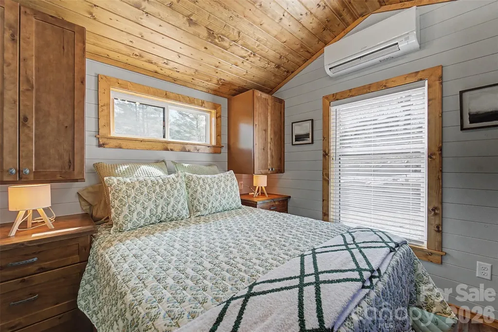 122 Mountain Breeze Ridge Scaly Mountain NC 28775