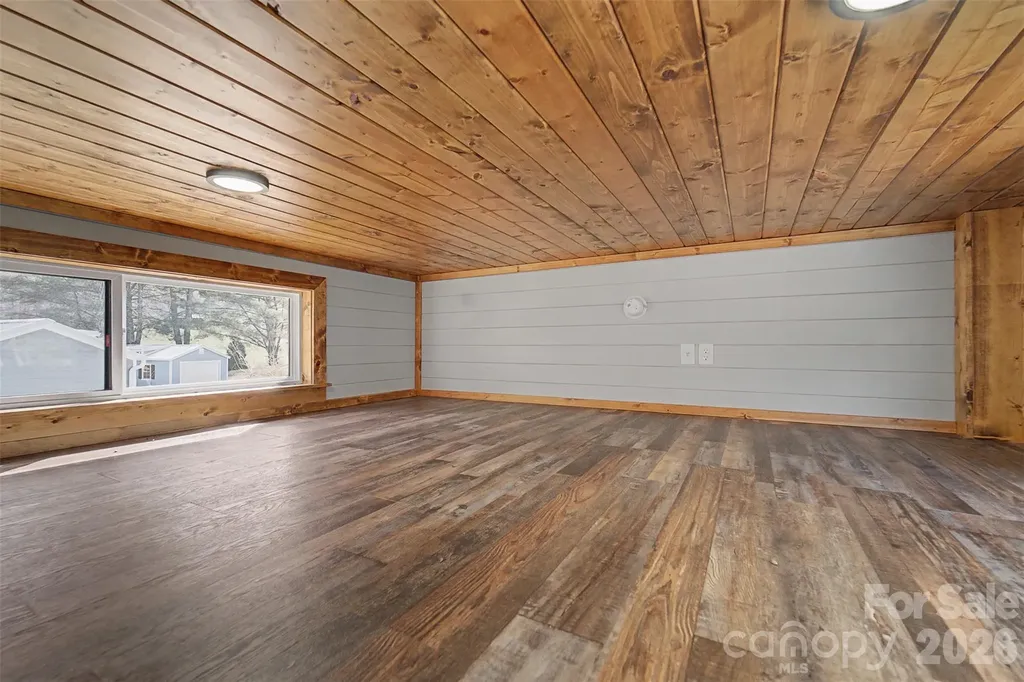 122 Mountain Breeze Ridge Scaly Mountain NC 28775