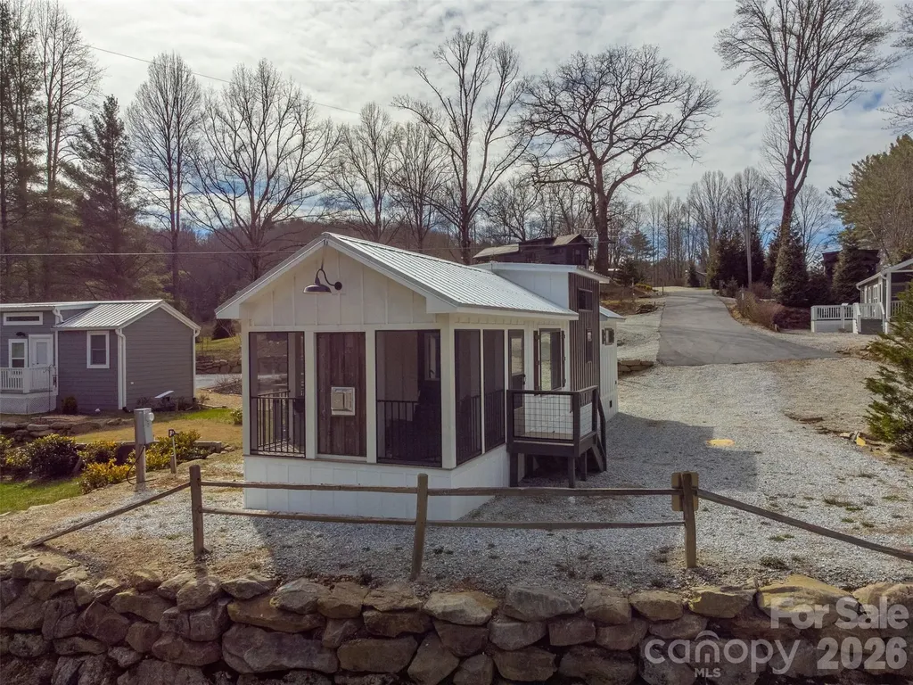 122 Mountain Breeze Ridge Scaly Mountain NC 28775