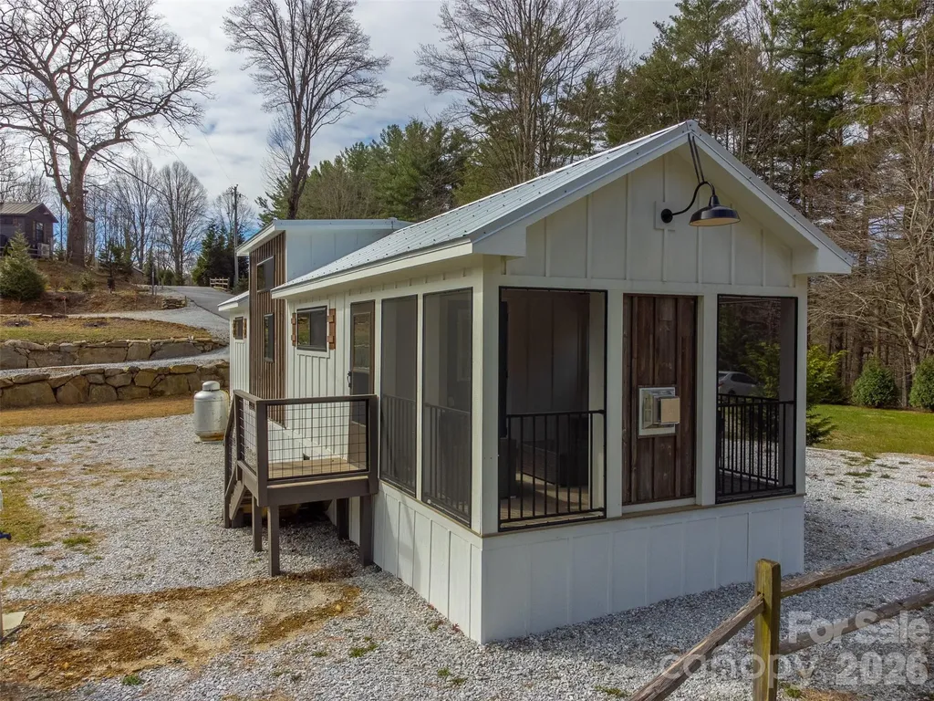 122 Mountain Breeze Ridge Scaly Mountain NC 28775