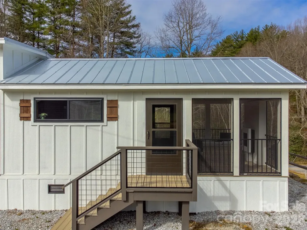 122 Mountain Breeze Ridge Scaly Mountain NC 28775