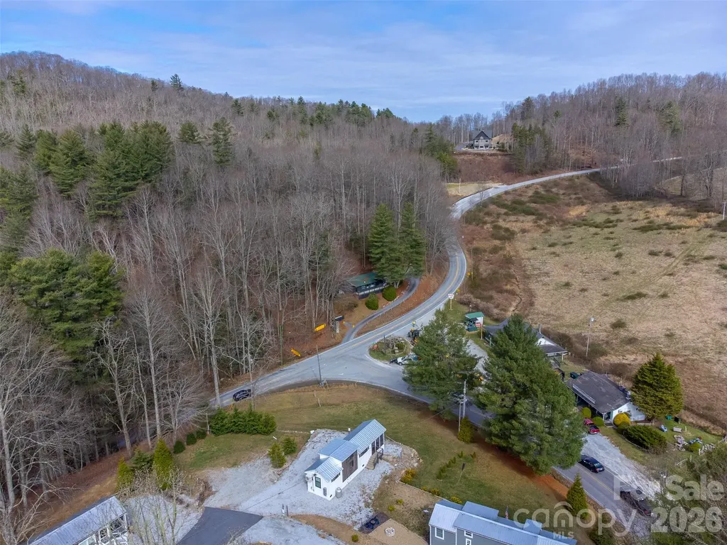 122 Mountain Breeze Ridge Scaly Mountain NC 28775