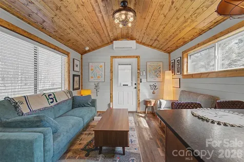 122 Mountain Breeze Ridge Scaly Mountain NC 28775
