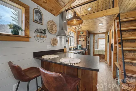 122 Mountain Breeze Ridge Scaly Mountain NC 28775