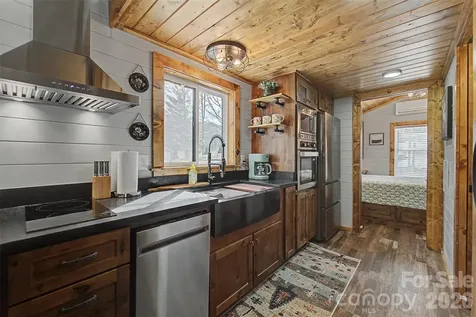 122 Mountain Breeze Ridge Scaly Mountain NC 28775