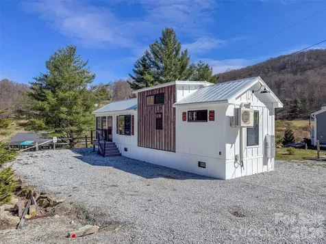 122 Mountain Breeze Ridge Scaly Mountain NC 28775