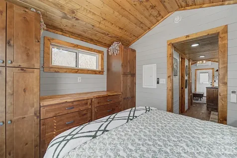 122 Mountain Breeze Ridge Scaly Mountain NC 28775