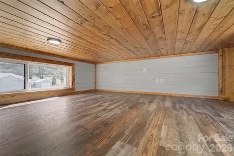 122 Mountain Breeze Ridge Scaly Mountain NC 28775