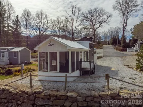 122 Mountain Breeze Ridge Scaly Mountain NC 28775