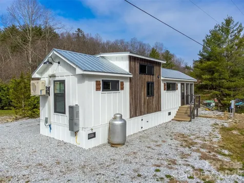 122 Mountain Breeze Ridge Scaly Mountain NC 28775