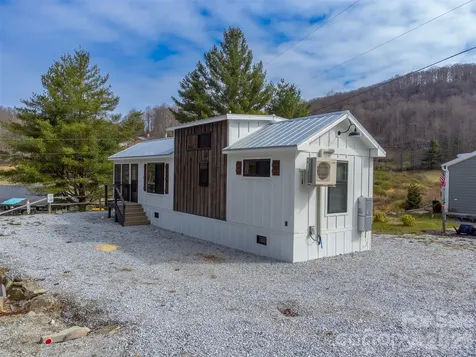 122 Mountain Breeze Ridge Scaly Mountain NC 28775