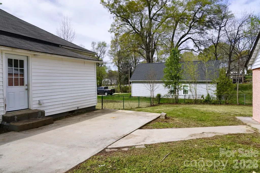 415 E Georgia Avenue Bessemer City NC 28016