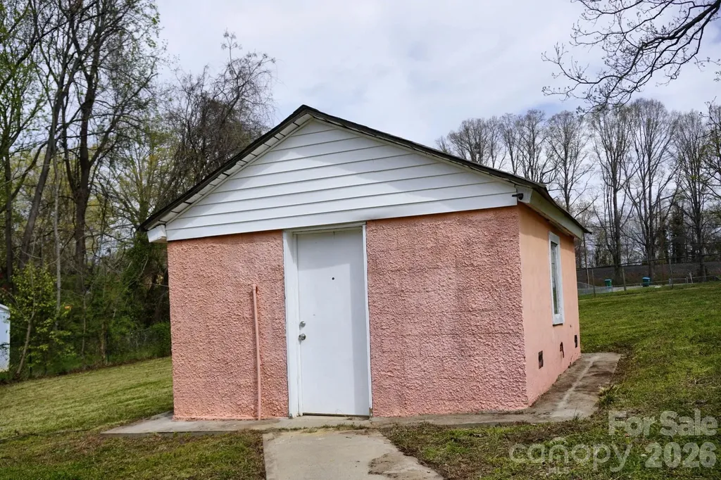 415 E Georgia Avenue Bessemer City NC 28016