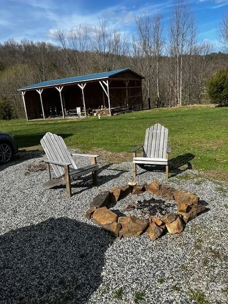 137 Cowboy Lane Hot Springs NC 28743