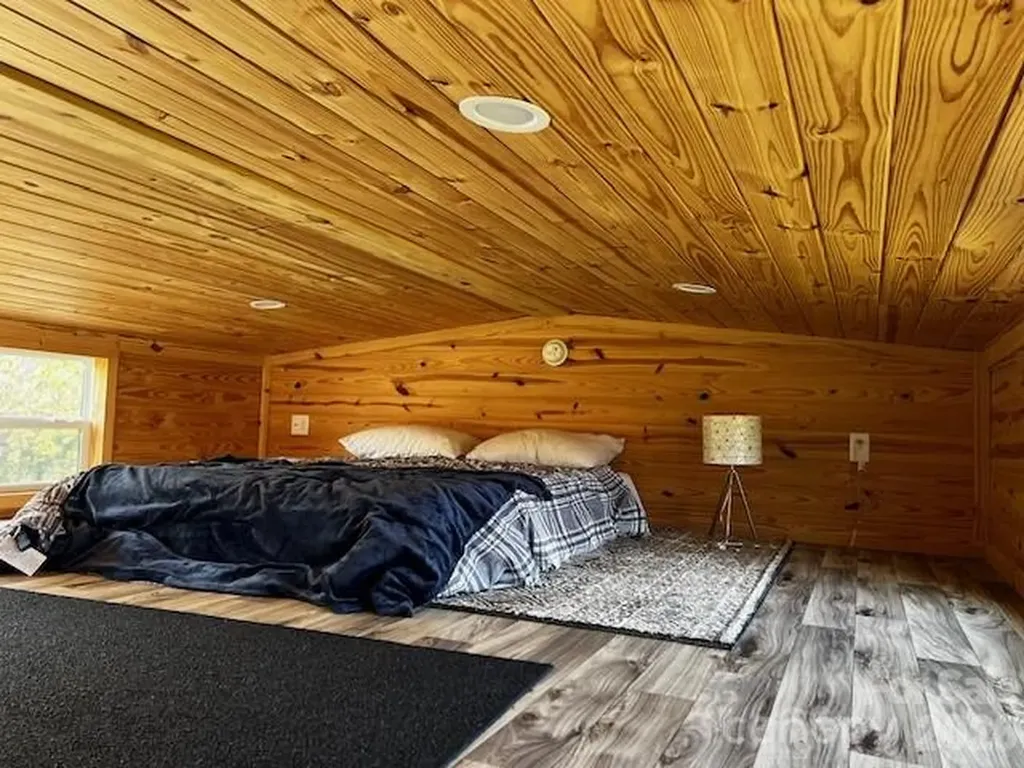 137 Cowboy Lane Hot Springs NC 28743