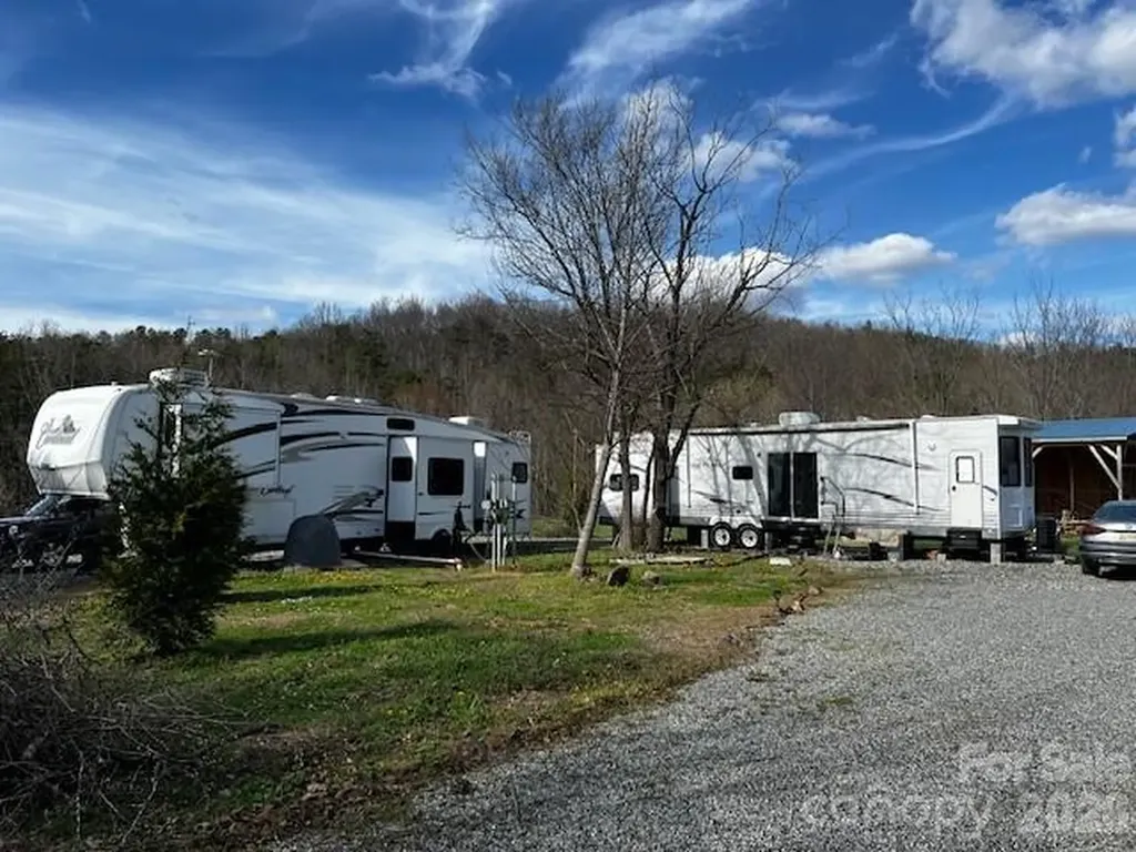 137 Cowboy Lane Hot Springs NC 28743