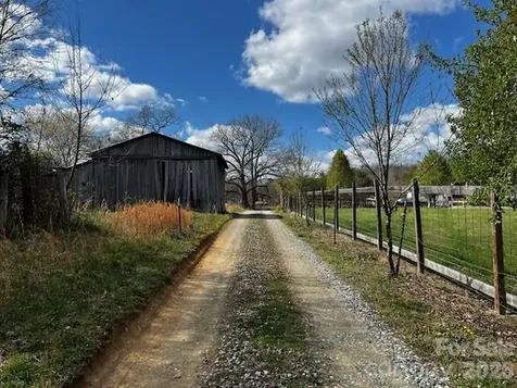 137 Cowboy Lane Hot Springs NC 28743