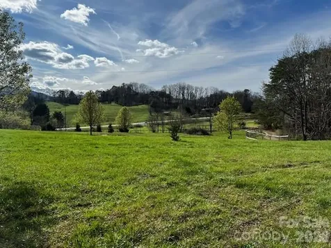137 Cowboy Lane Hot Springs NC 28743