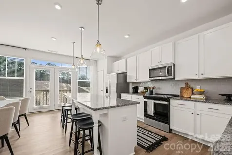 1018 Fairway Green Lane Charlotte NC 28216