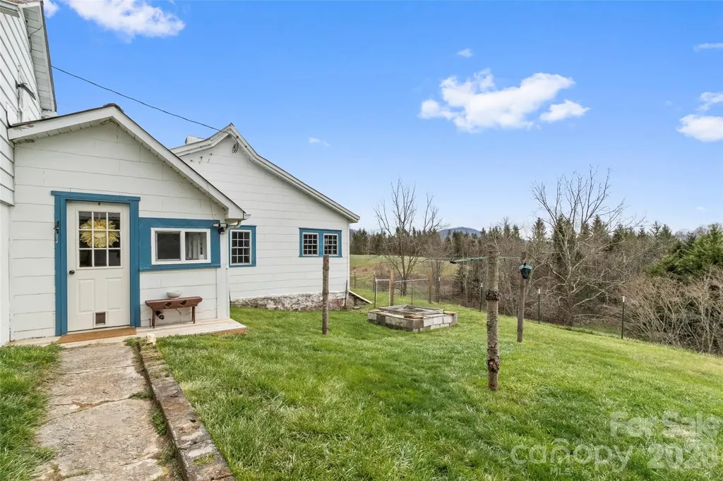138 Robert Phillips Road Bakersville NC 28705