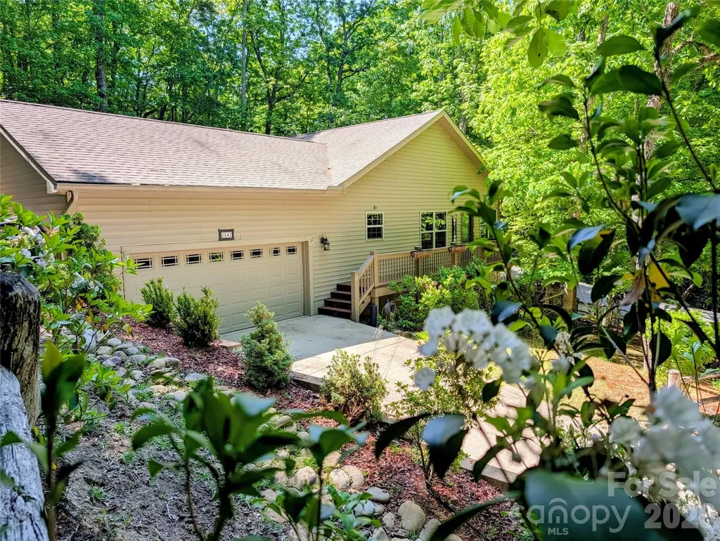 14 Isuhdavga Court Brevard NC 28712