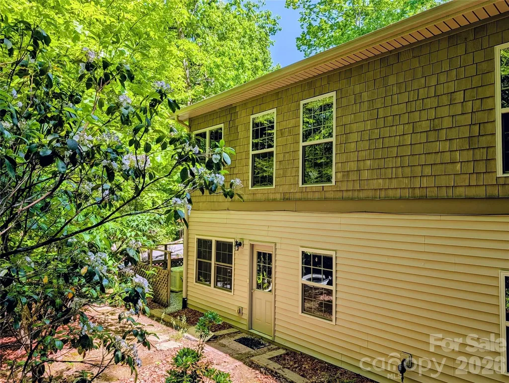 14 Isuhdavga Court Brevard NC 28712