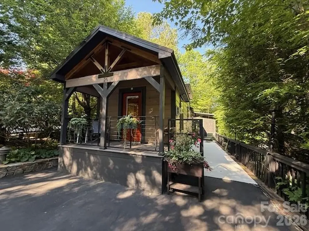 26 S Cumberland Drive Lake Toxaway NC 28747