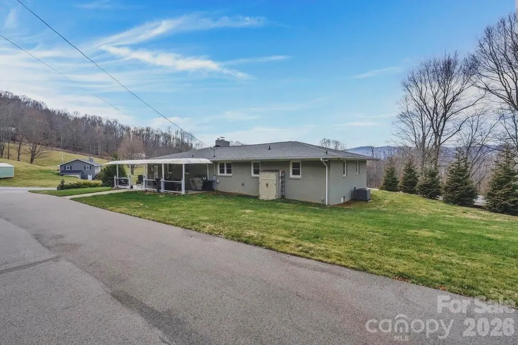 11974 Us Highway 421 Highway N Zionville NC 28698