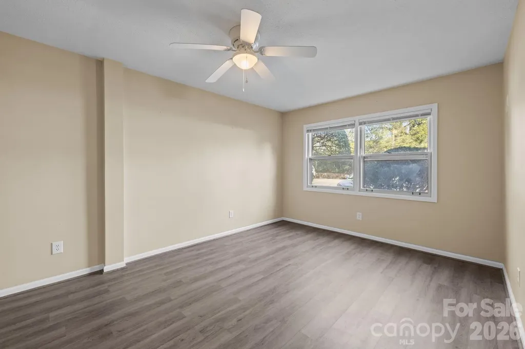 427 6th Avenue W Hendersonville NC 28739
