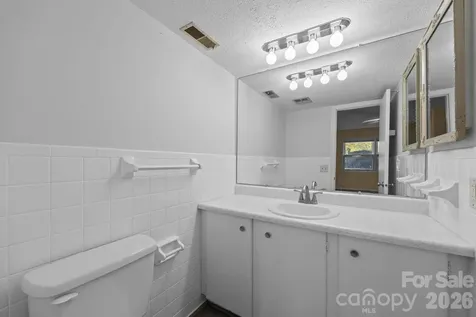 427 6th Avenue W Hendersonville NC 28739