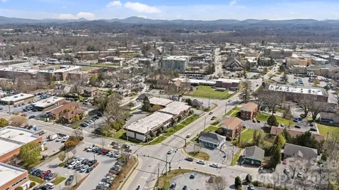 427 6th Avenue W Hendersonville NC 28739