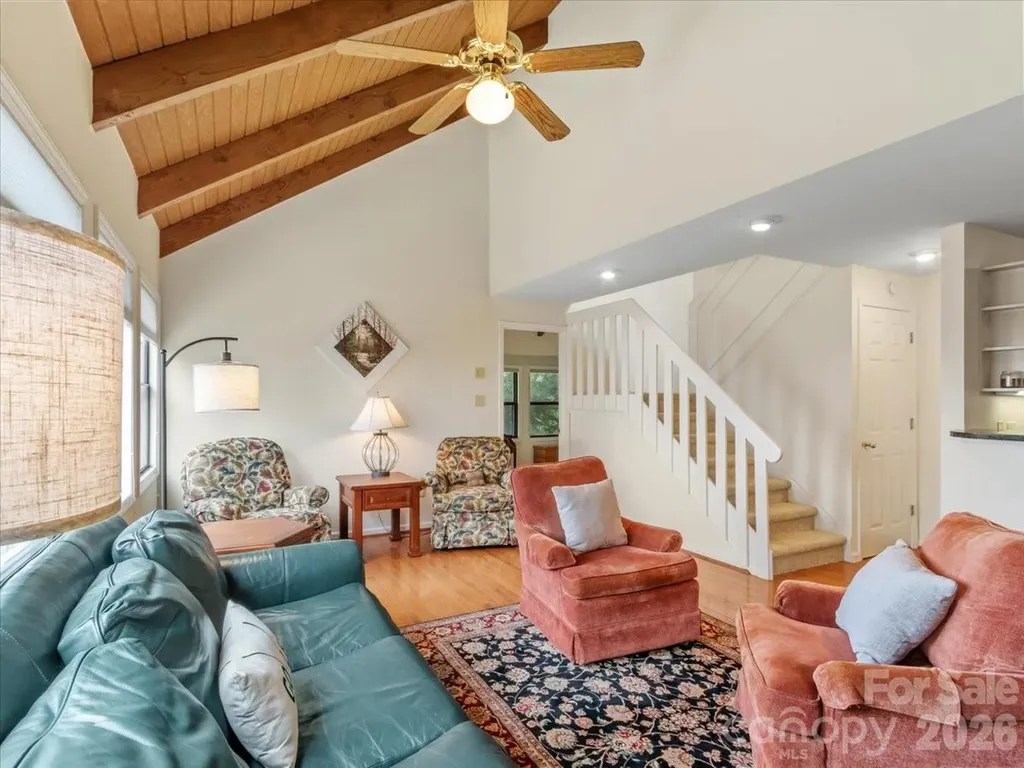 19 Lookout Loop Burnsville NC 28714