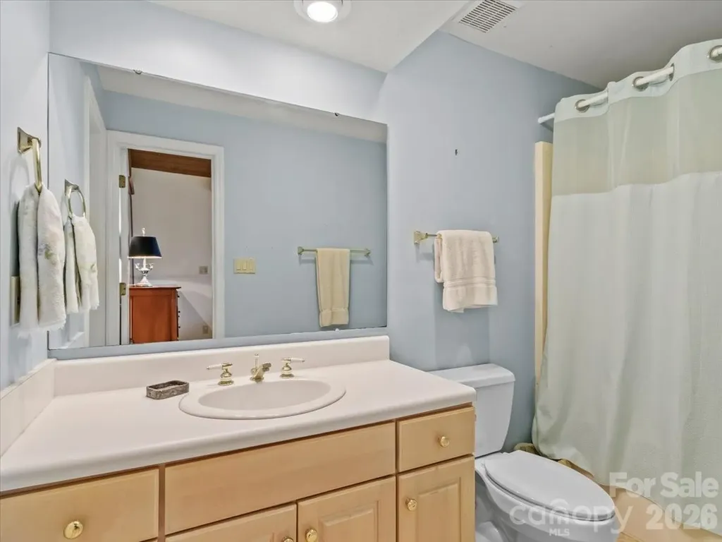19 Lookout Loop Burnsville NC 28714