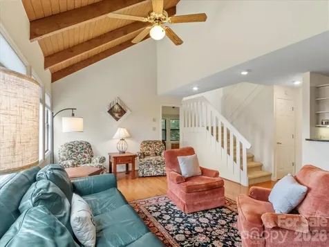 19 Lookout Loop Burnsville NC 28714