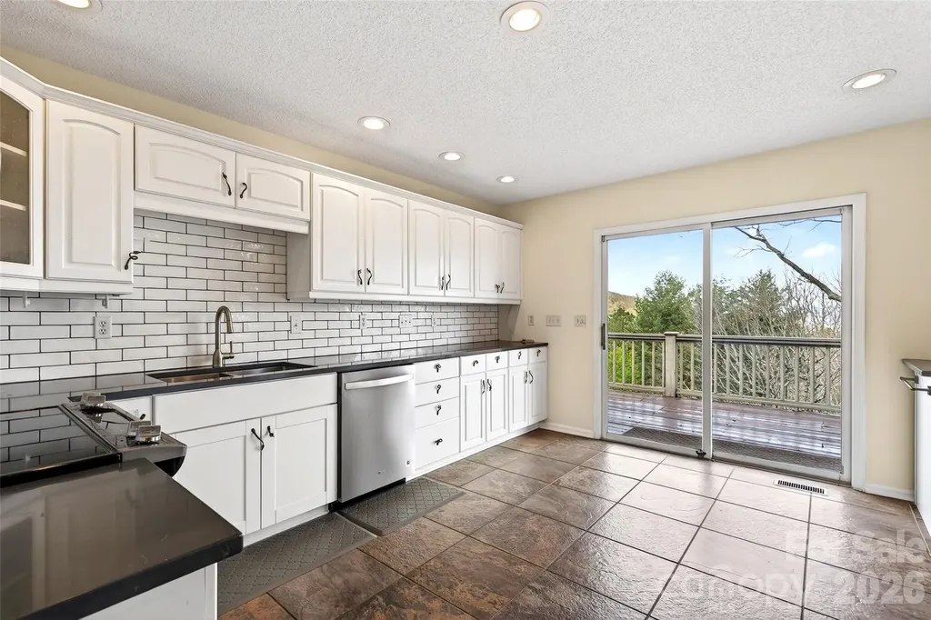 3 Tree Top Place Black Mountain NC 28711