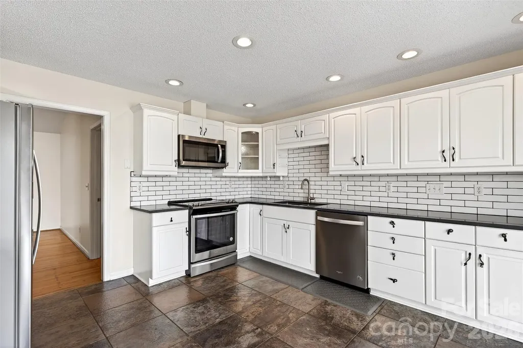 3 Tree Top Place Black Mountain NC 28711