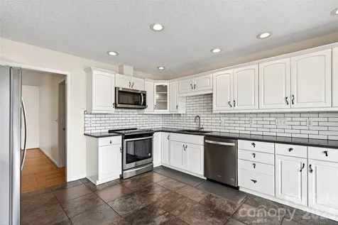 3 Tree Top Place Black Mountain NC 28711