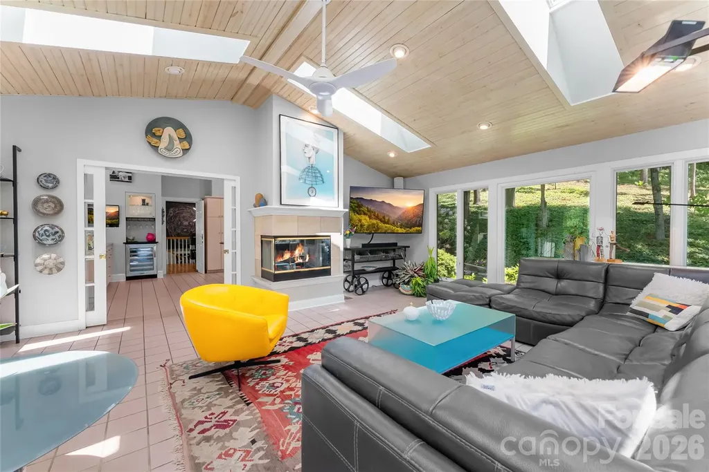 200 Robinhood Road Asheville NC 28804