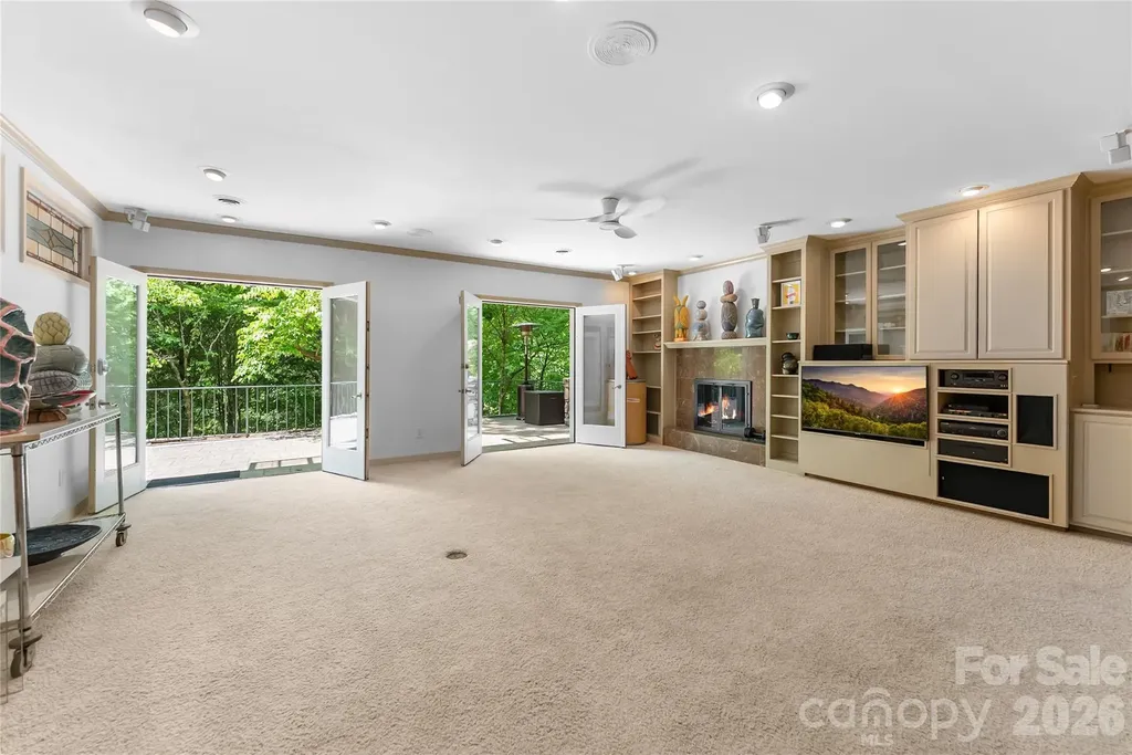 200 Robinhood Road Asheville NC 28804